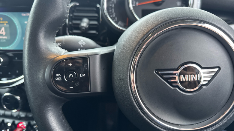 MINI Hatchback 1.5 Cooper Classic Premium Plus 5dr Auto Petrol Hatchback